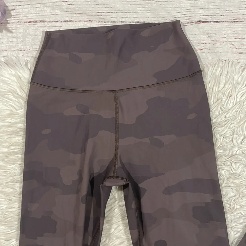 ALO Yoga High-Waist Vapor Leggings in Coco Camo